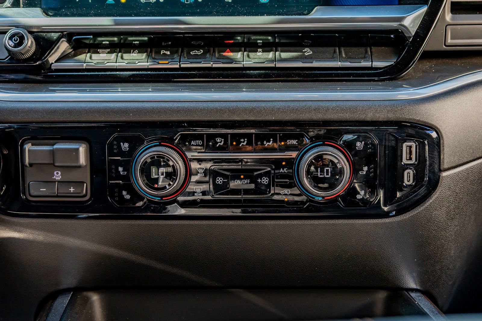 Used 2025 Chevrolet Silverado 2500 High Country w/ High Country Premium Package image 25