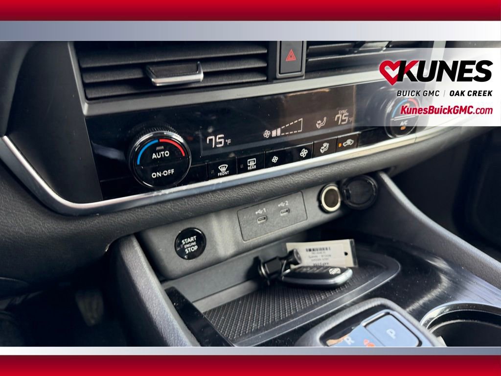 Used 2025 Nissan Rogue SV AWD/4WD image 16