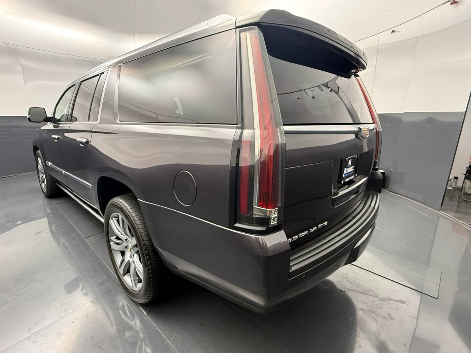 Used 2016 Cadillac Escalade ESV Premium AWD/4WD image 5