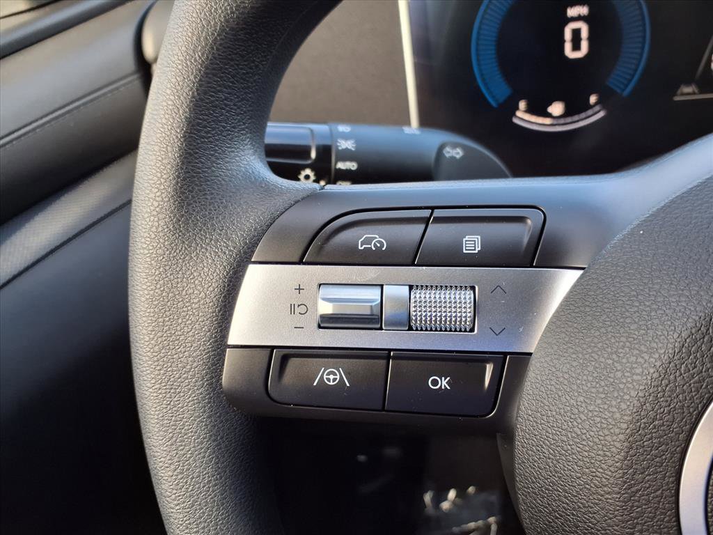 Used 2025 Hyundai Santa Cruz SE image 11