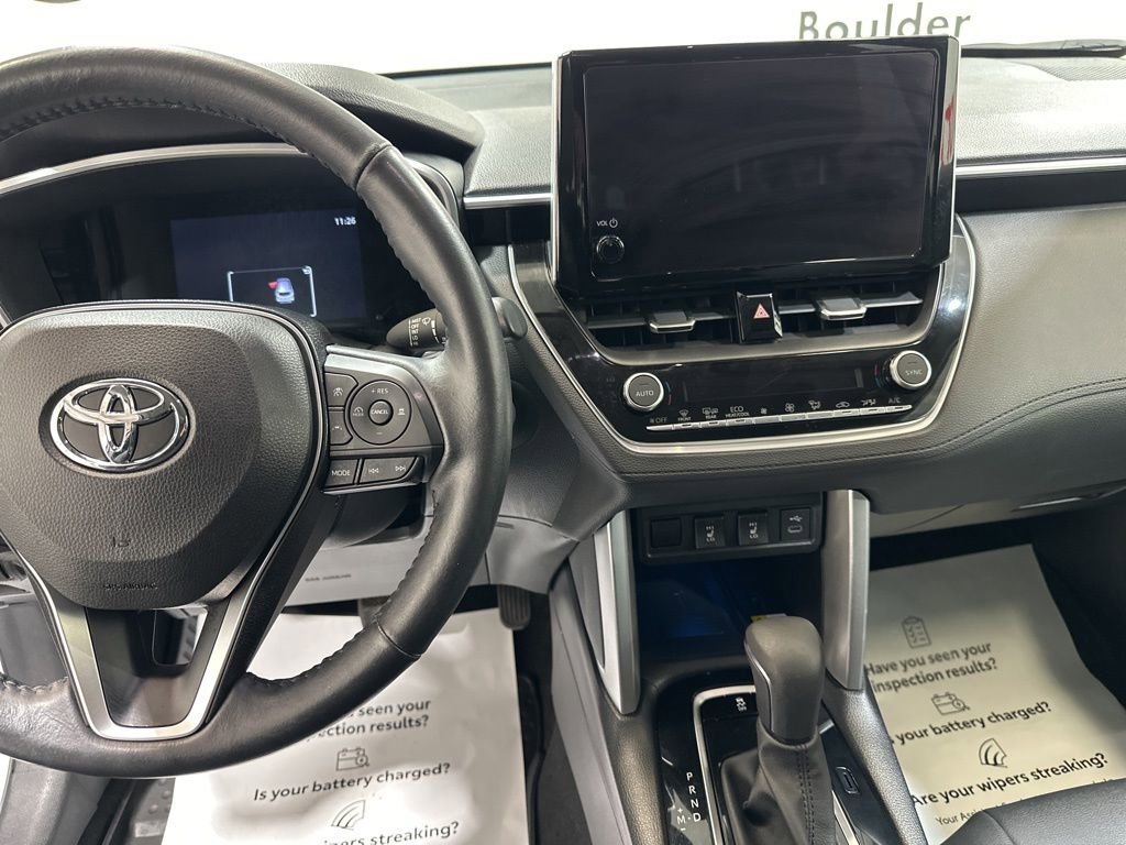 Used 2023 Toyota Corolla Cross XLE w/ Convenience Package FWD image 27