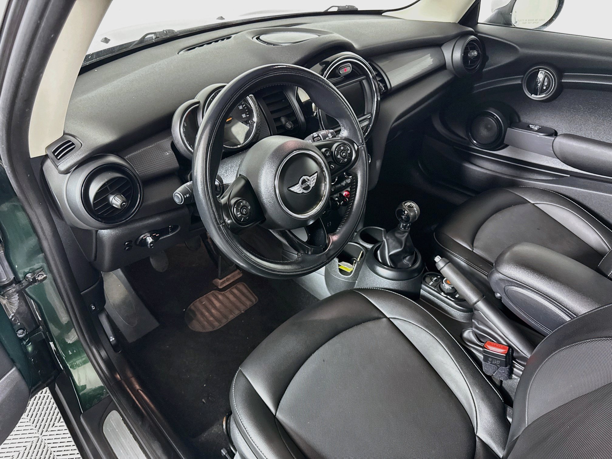 Used 2017 MINI Cooper 2-Door Hardtop FWD image 9