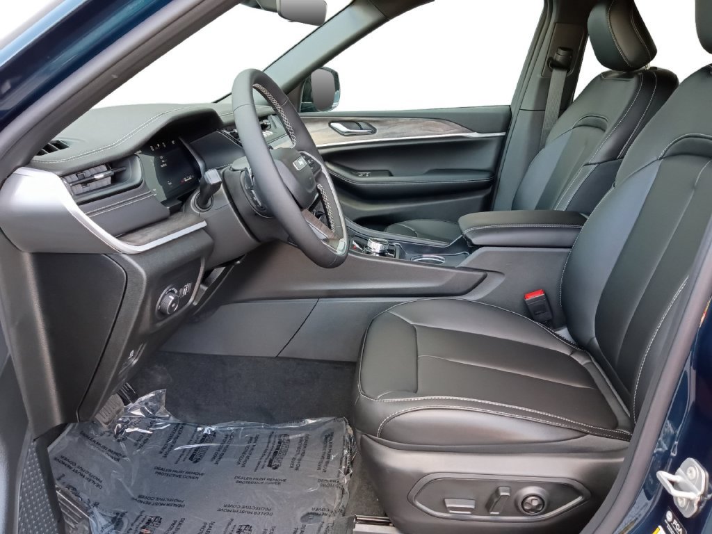 New 2027 Jeep Grand Cherokee L Limited w/ Limited Altitude Package AWD/4WD image 19