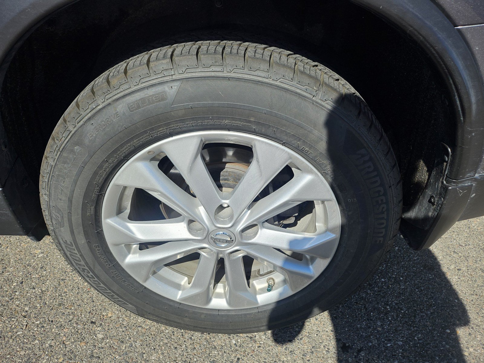 Used 2016 Nissan Rogue SV AWD/4WD image 17