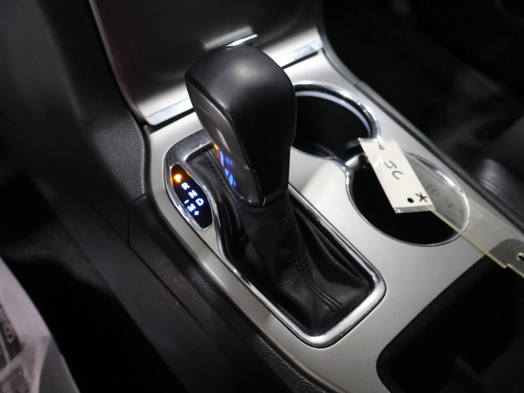 Used 2018 Jeep Grand Cherokee Altitude AWD/4WD image 37