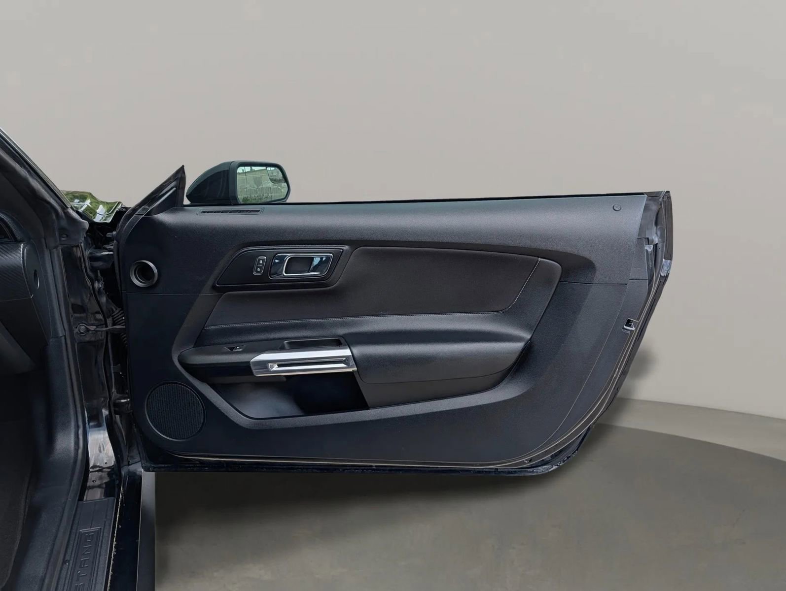 Used 2016 Ford Mustang Coupe RWD image 17