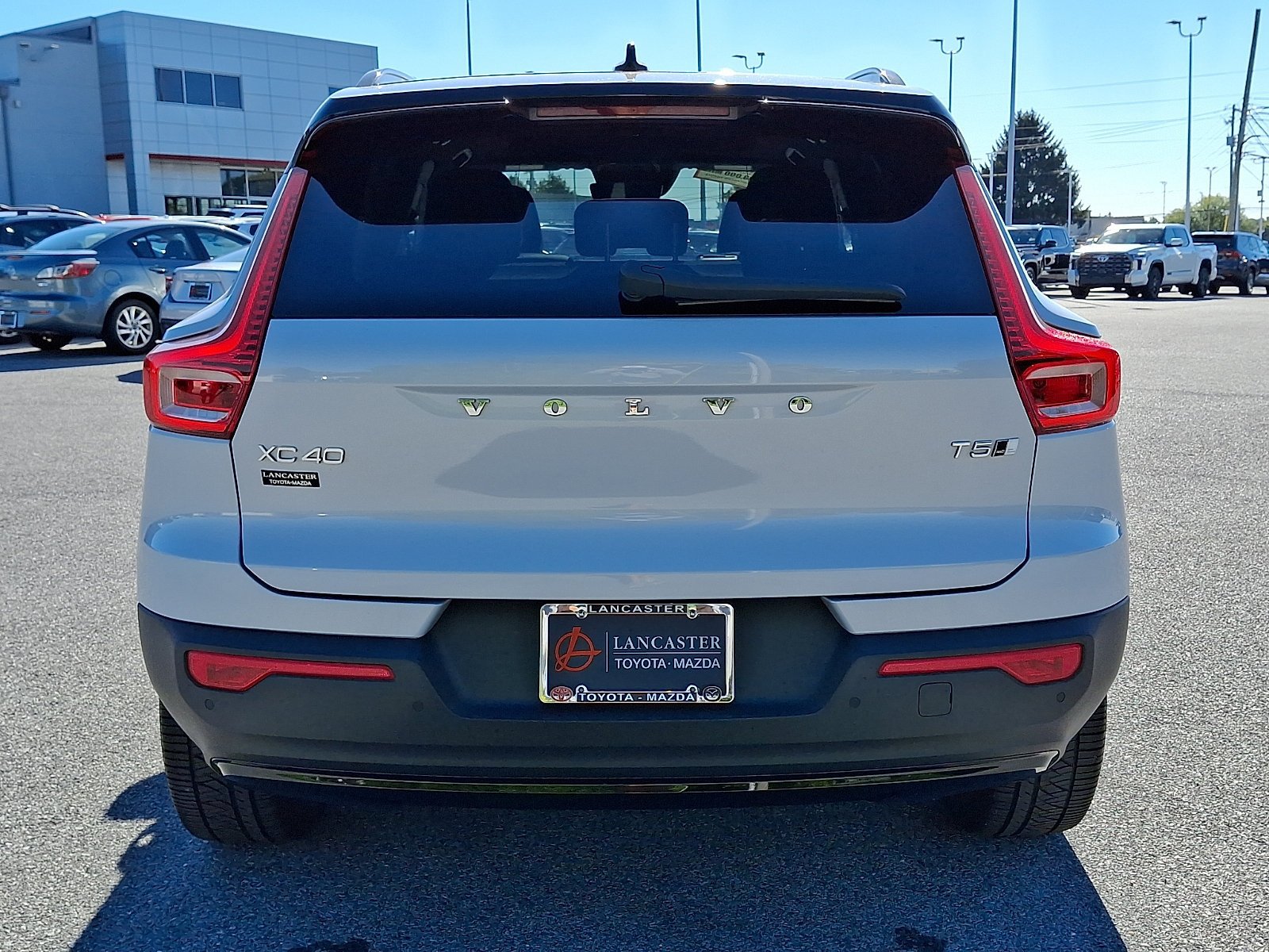 Used 2022 Volvo XC40 T5 R-Design w/ Advanced Package AWD/4WD image 6