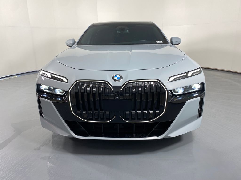 Used 2024 BMW 760i xDrive image 2