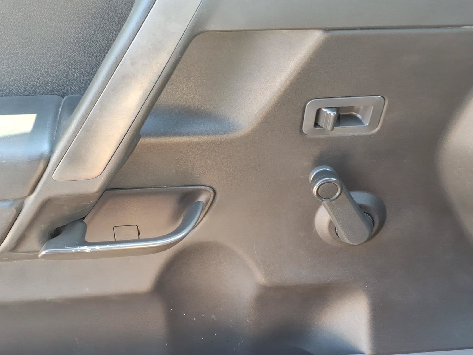 Used 2005 Nissan Titan XE w/ (W02) Preferred Pkg RWD image 21