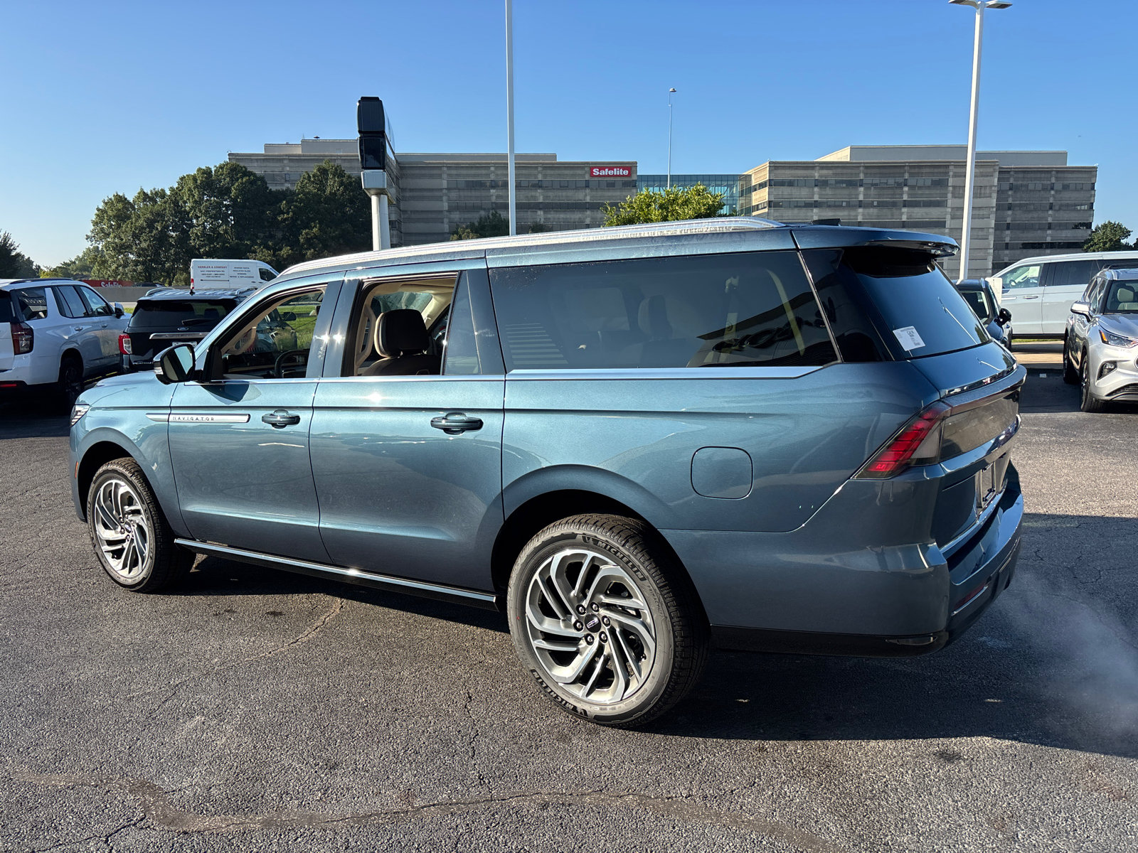 New 2027 Lincoln Navigator L Reserve AWD/4WD image 5