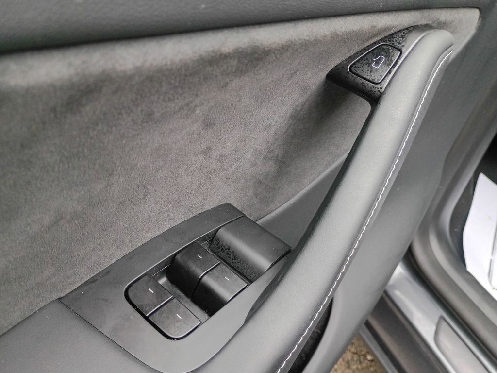 Used 2025 Tesla Model Y Long Range image 11