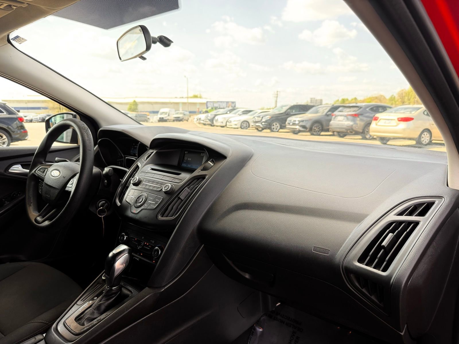 Used 2015 Ford Focus SE image 25