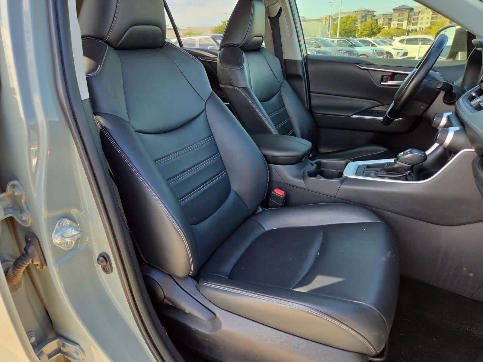 Used 2020 Toyota RAV4 XLE Premium FWD image 21