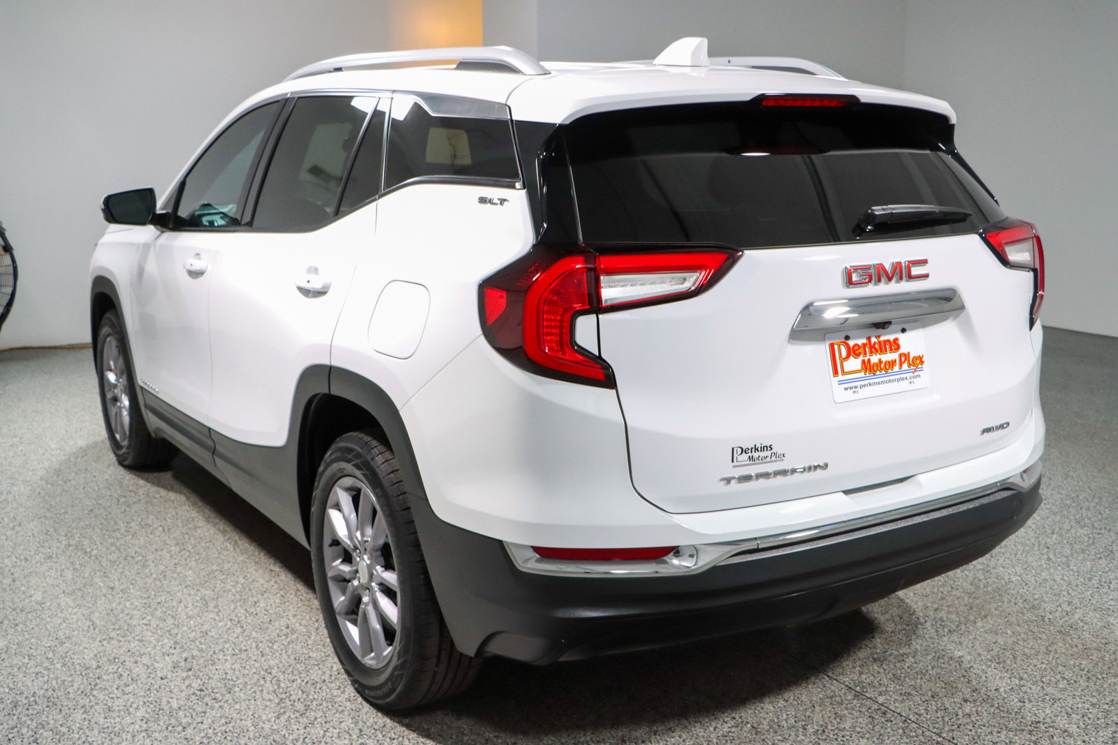 Used 2023 GMC Terrain SLT AWD/4WD image 9