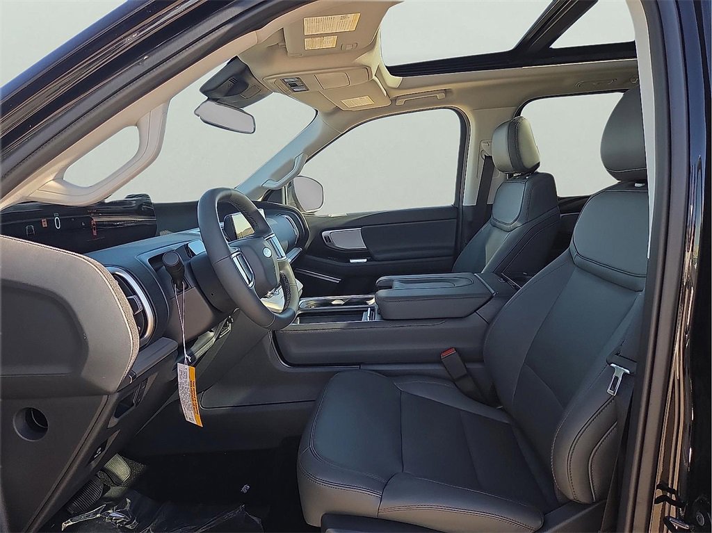 New 2025 Ford Expedition Active image 12