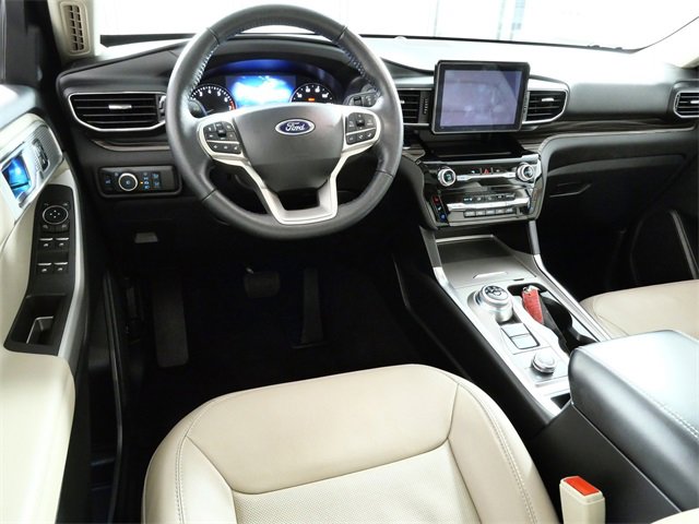 Used 2023 Ford Explorer Limited w/ Equipment Group 301A image 4