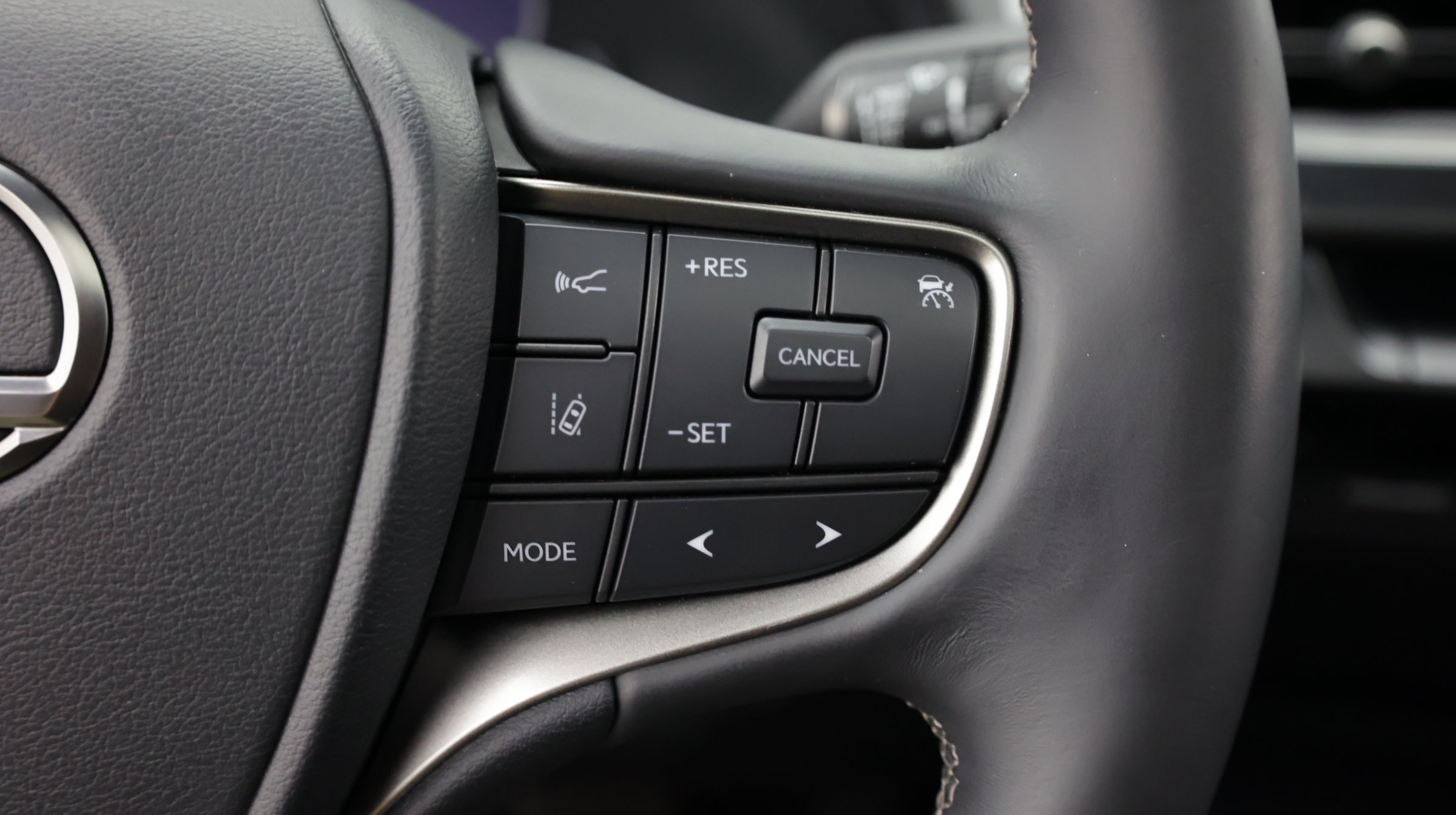 Used 2021 Lexus UX 200 w/ Accessory Package (Z2) FWD image 28