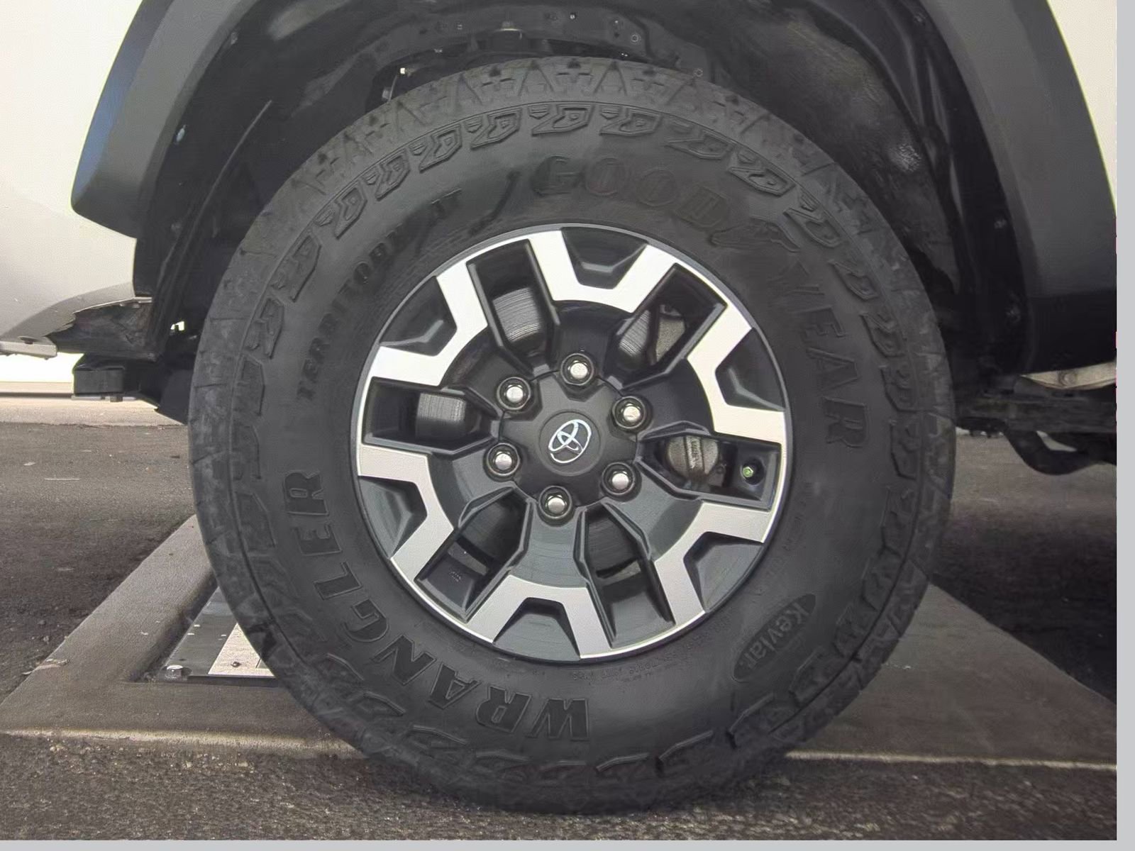 Used 2023 Toyota Tacoma TRD Off-Road w/ TRD Premium Off Road Package image 10