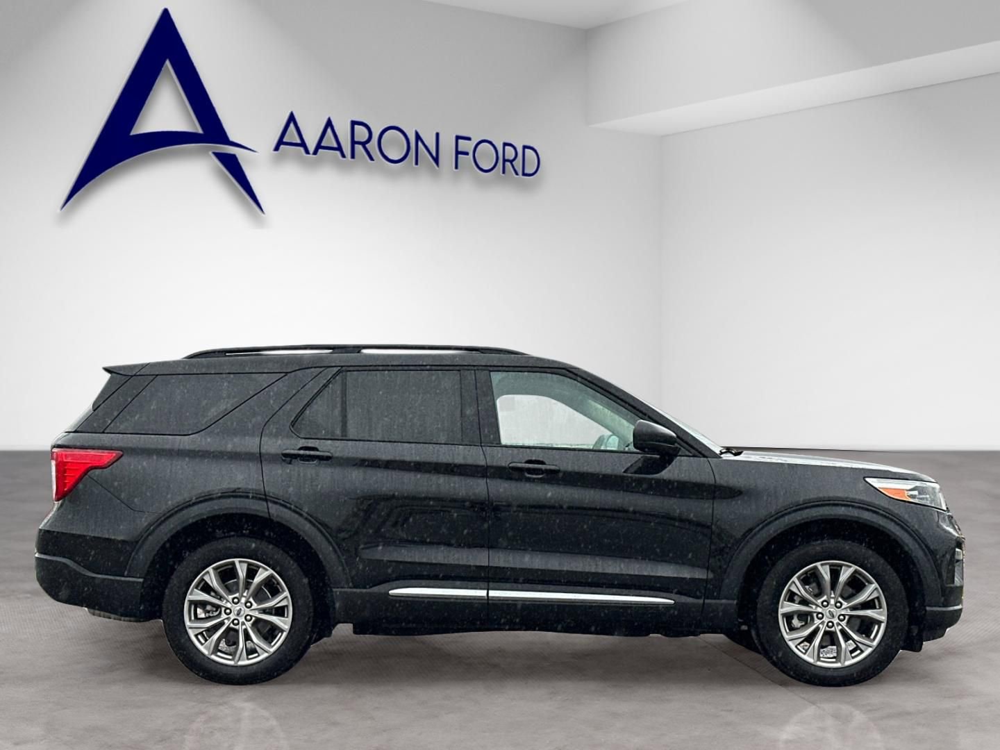 Used 2024 Ford Explorer XLT w/ Equipment Group 202A image 6