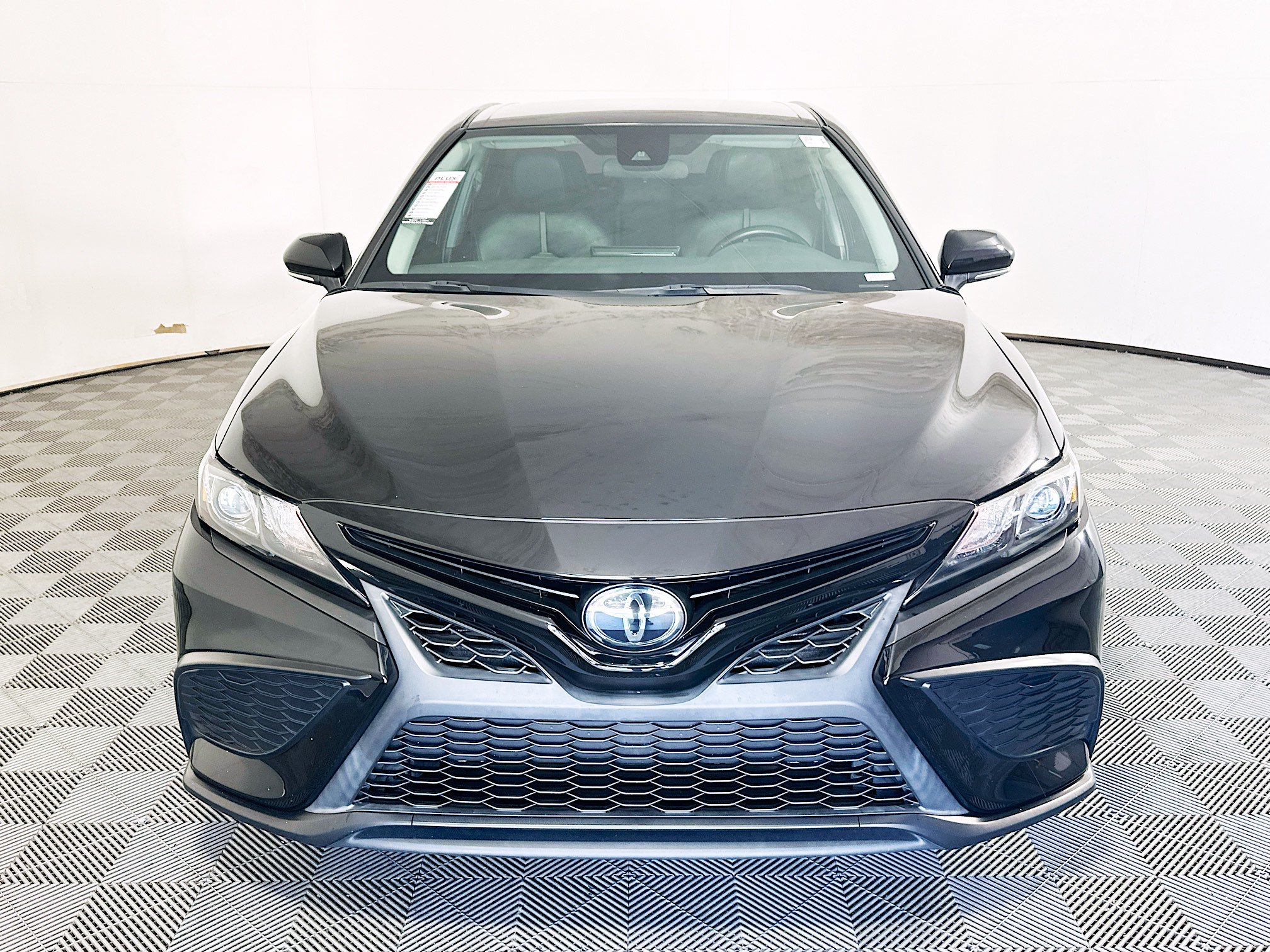 Used 2023 Toyota Camry SE FWD image 8