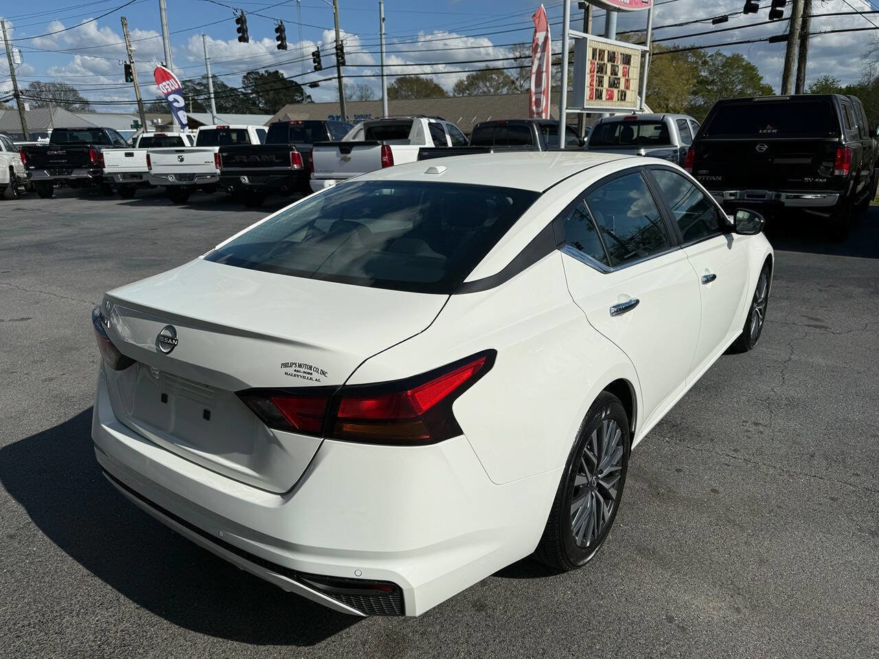 Used 2025 Nissan Altima 2.5 SV image 4