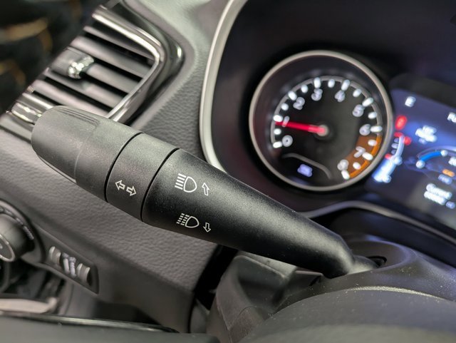 Used 2018 Jeep Compass Limited w/ Navigation Group image 17