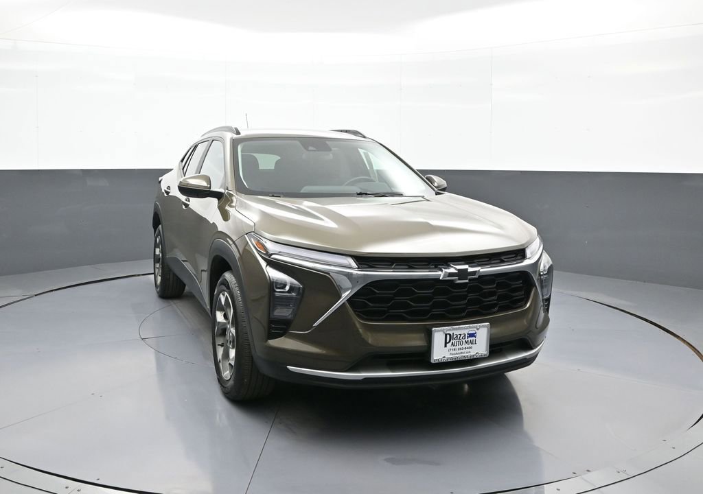 Used 2024 Chevrolet Trax LT w/ Driver Confidence Package image 3
