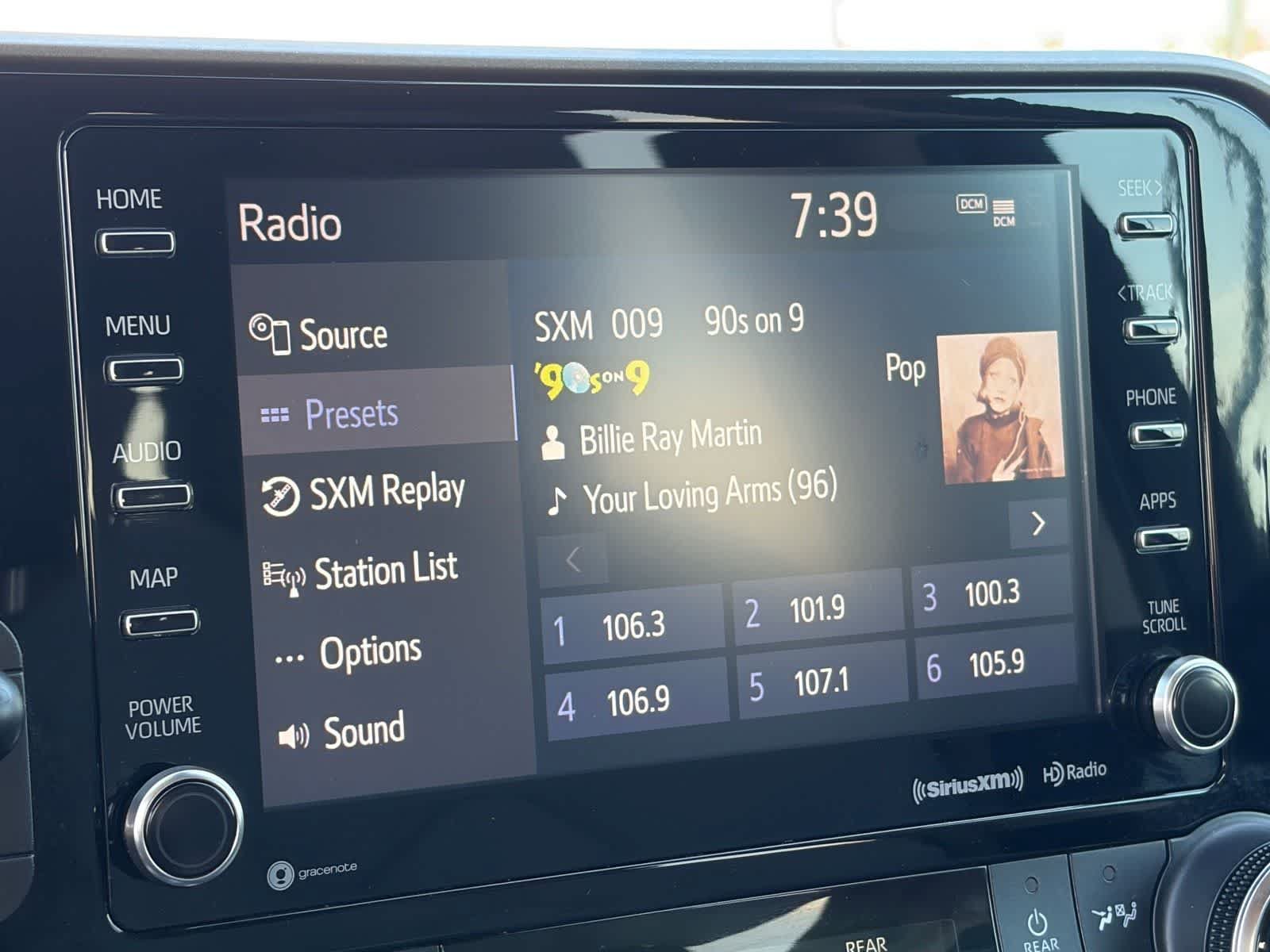 Used 2021 Toyota Highlander LE FWD image 26