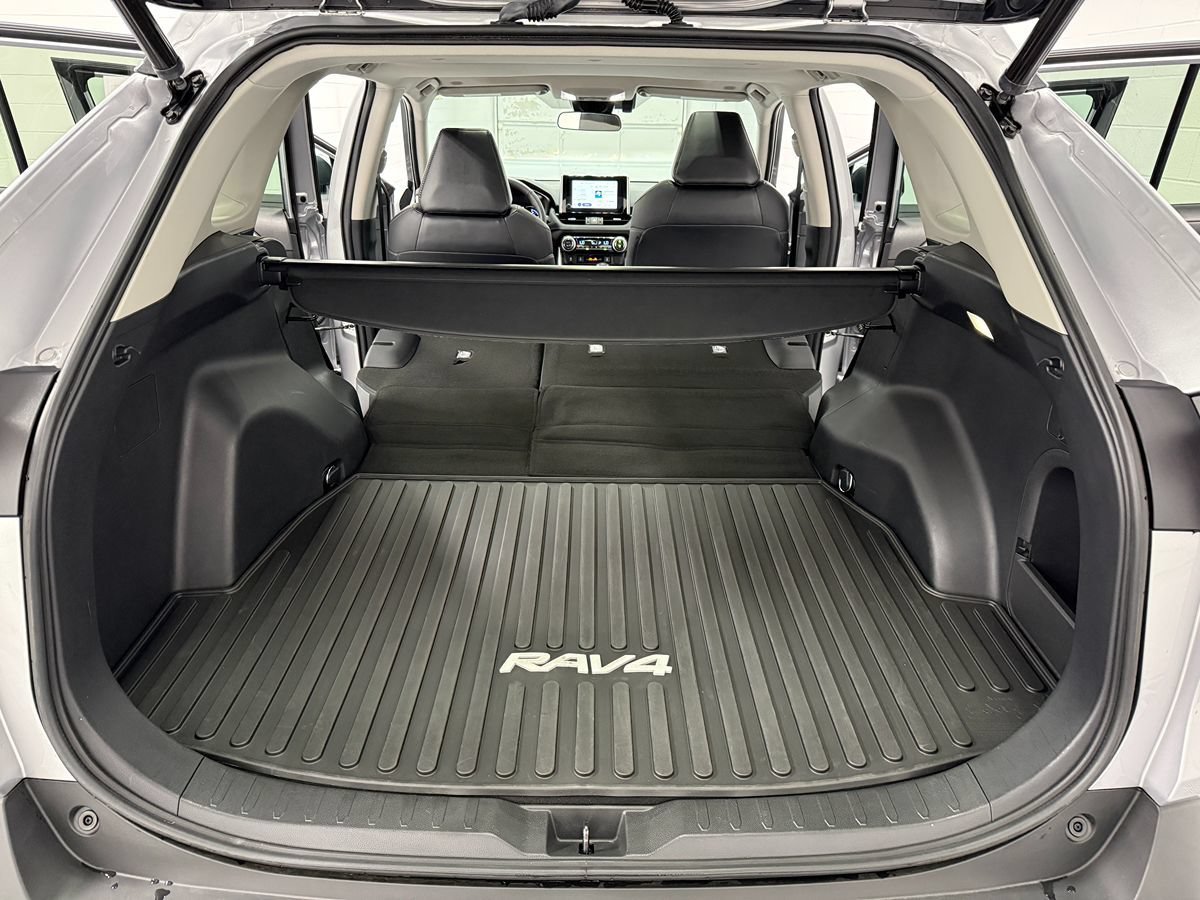 Used 2023 Toyota RAV4 XLE Premium AWD/4WD image 27