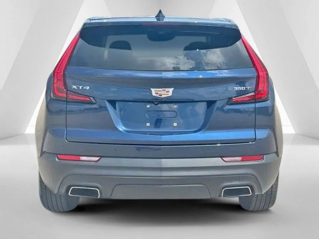 Used 2022 Cadillac XT4 Luxury w/ Cold Weather Package FWD image 6