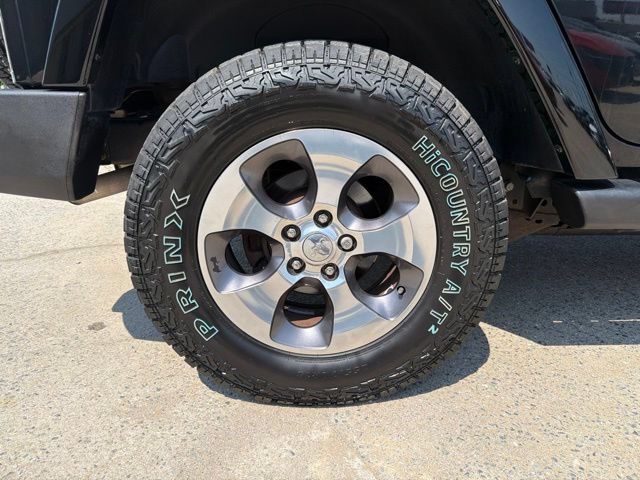 Used 2016 Jeep Wrangler Unlimited Sahara w/ Connectivity Group AWD/4WD image 17