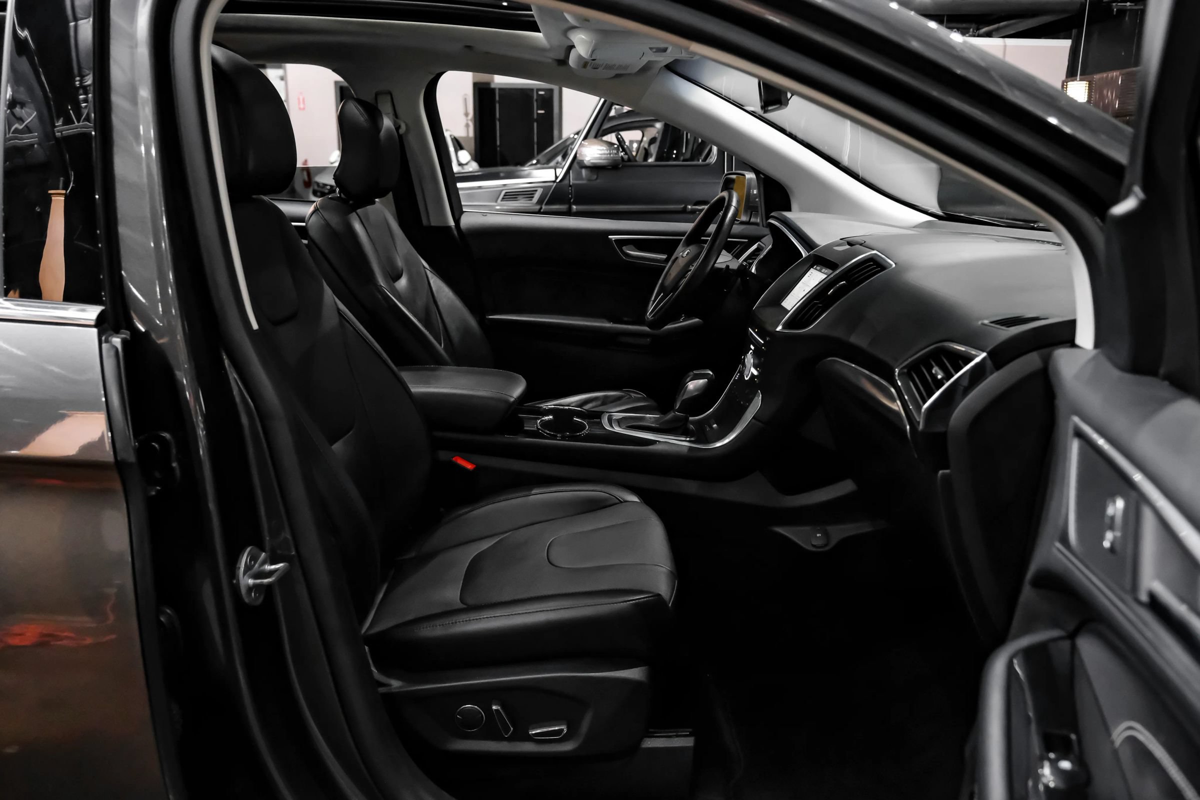 Used 2017 Ford Edge Titanium w/ Equipment Group 301A FWD image 44