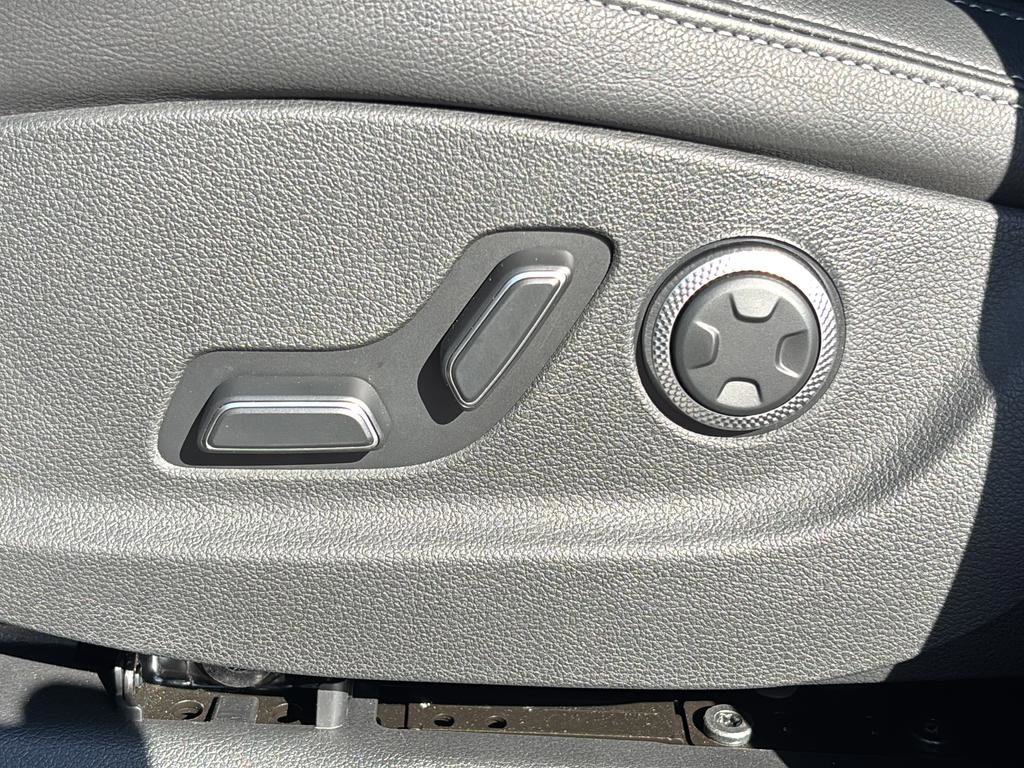 Certified 2026 Genesis GV70 2.5T AWD/4WD image 15