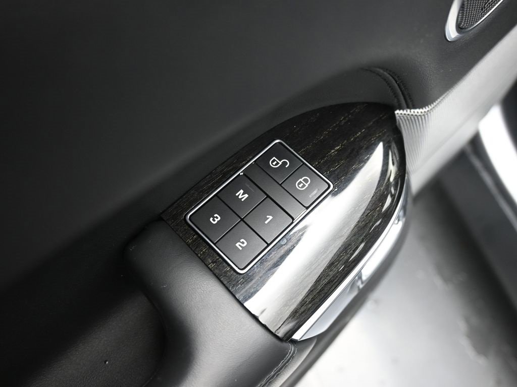 Used 2020 Land Rover Range Rover Sport HSE image 31