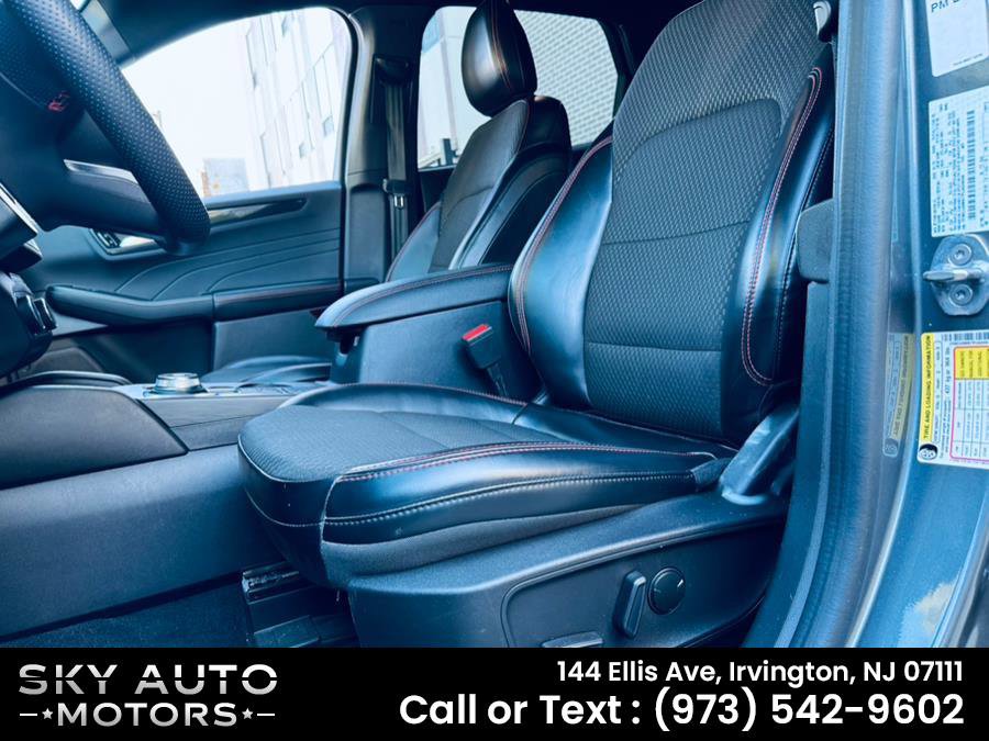 Used 2023 Ford Escape ST-Line FWD image 19