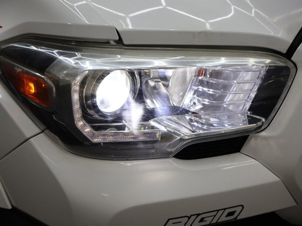 Used 2019 Toyota Tacoma TRD Sport image 25