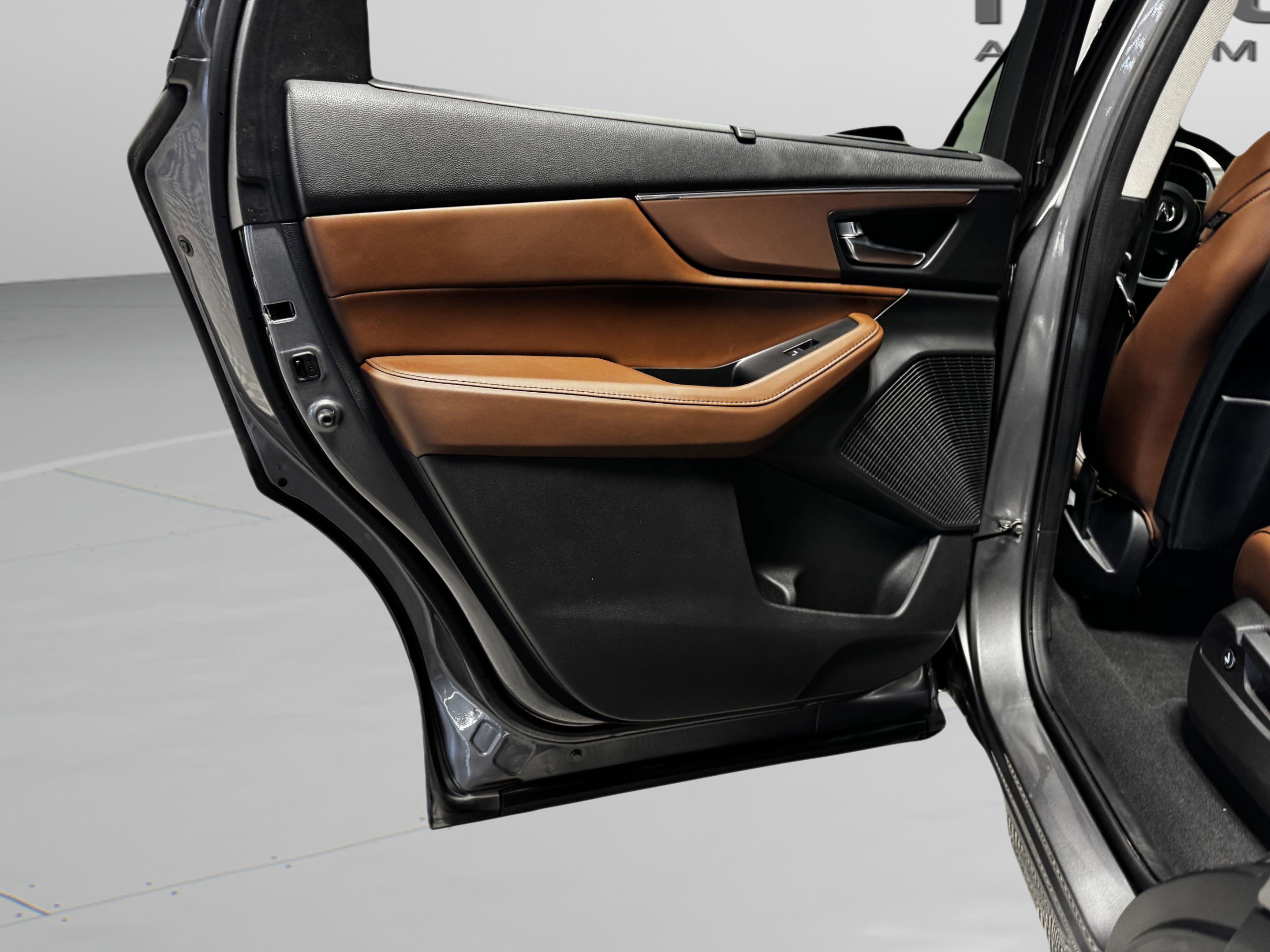 Certified 2023 Acura MDX FWD w/ Technology Package image 39