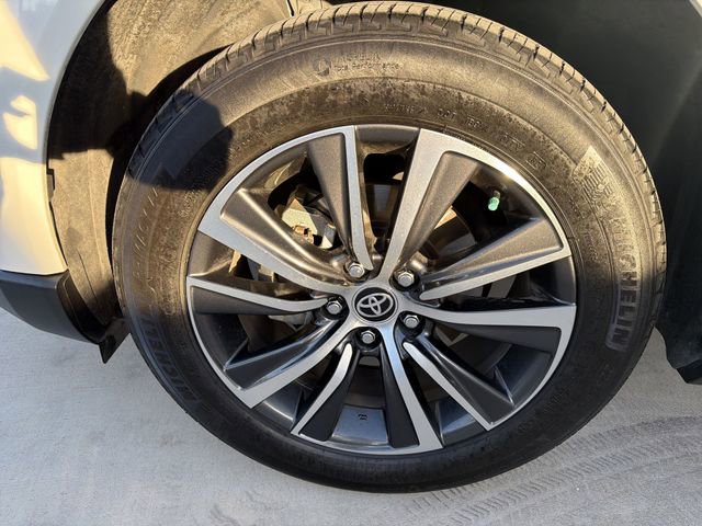 Certified 2021 Toyota Venza LE AWD/4WD image 32