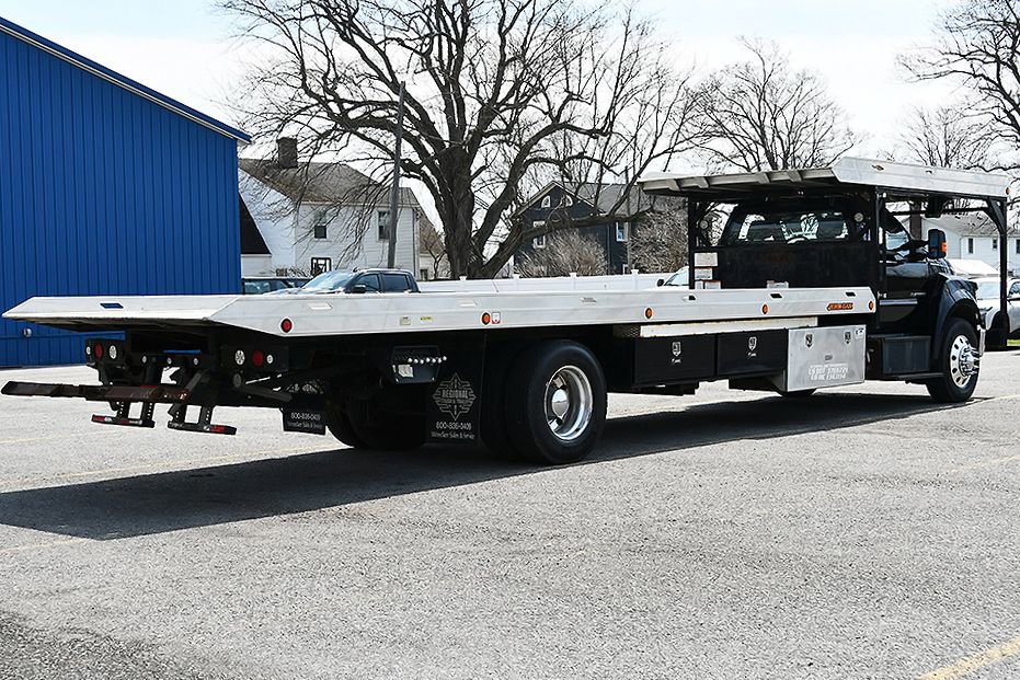 Used 2018 Ford F750 2WD Regular Cab Super Duty image 7