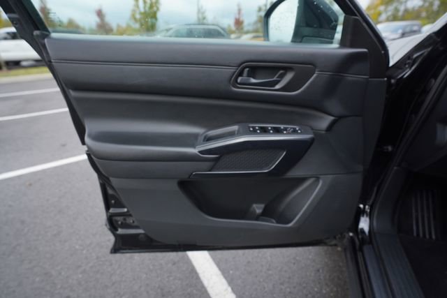 Used 2023 Nissan Pathfinder SV image 14