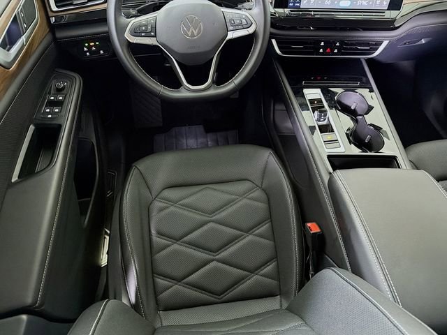Used 2025 Volkswagen Atlas SE image 24