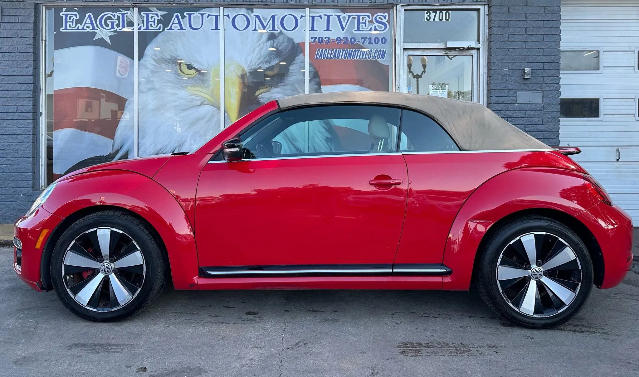 Used 2013 Volkswagen Beetle 2.0T image 6