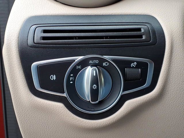 Used 2019 Mercedes-Benz GLC 300 image 12