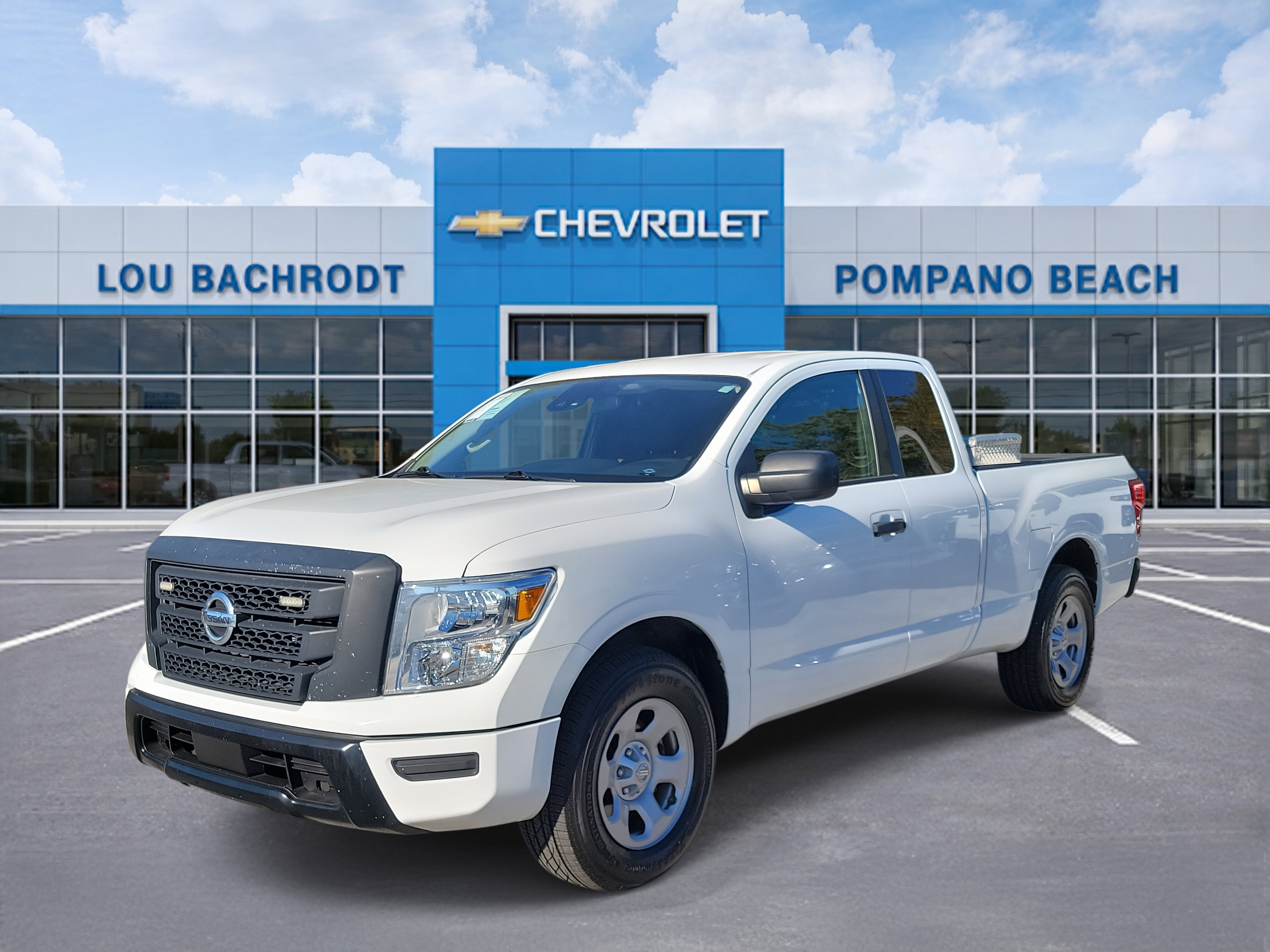 Used 2022 Nissan Titan S image 3
