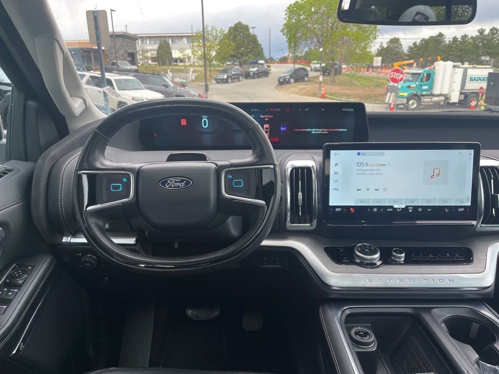 Used 2025 Ford Expedition Platinum image 12