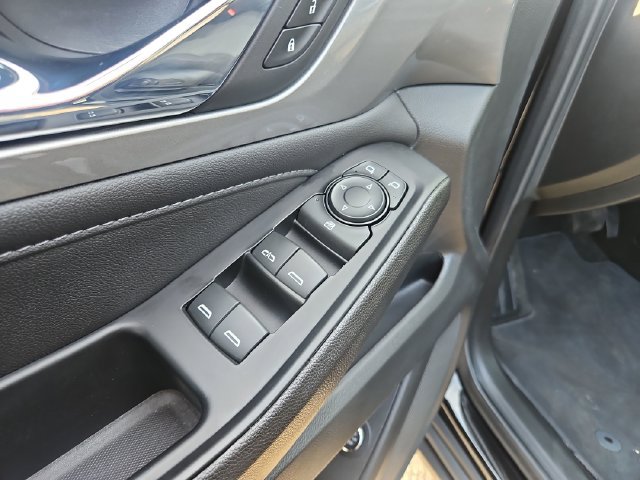 Used 2023 Chevrolet Traverse LT FWD image 12