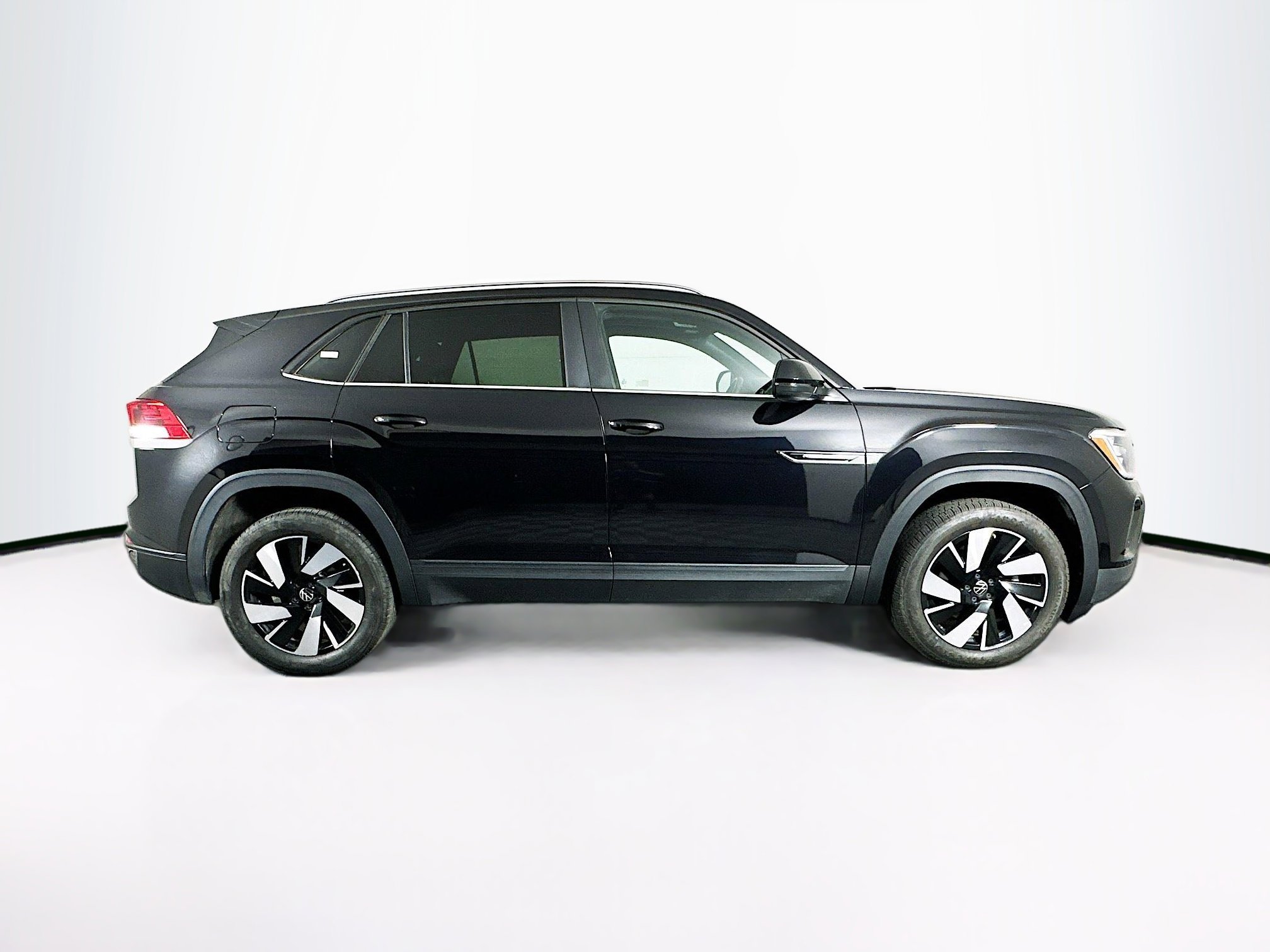 Used 2025 Volkswagen Atlas Cross Sport SE image 10