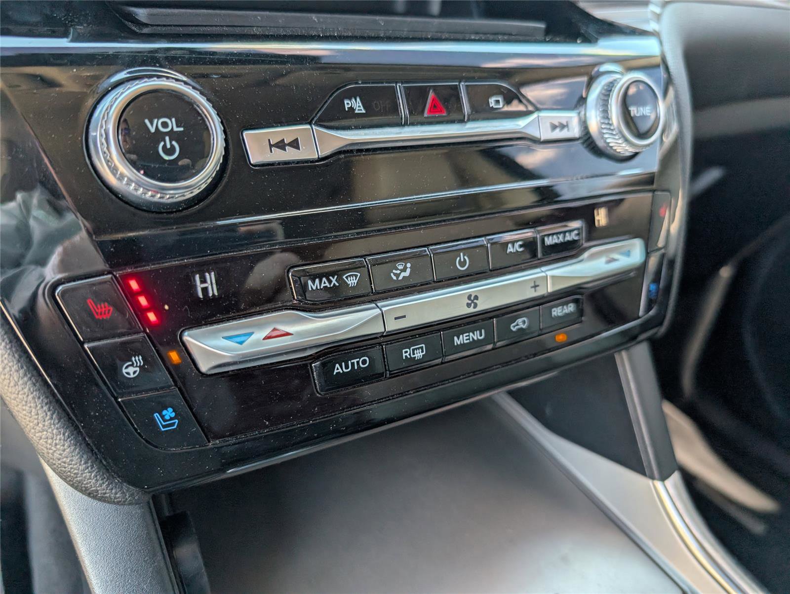 Used 2021 Ford Explorer Limited w/ Equipment Group 301A image 21