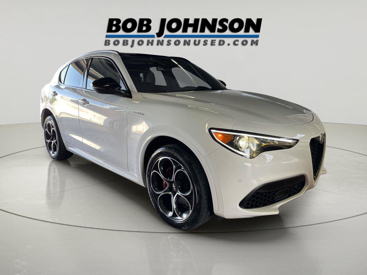 Used 2023 Alfa Romeo Stelvio Veloce AWD/4WD image 1