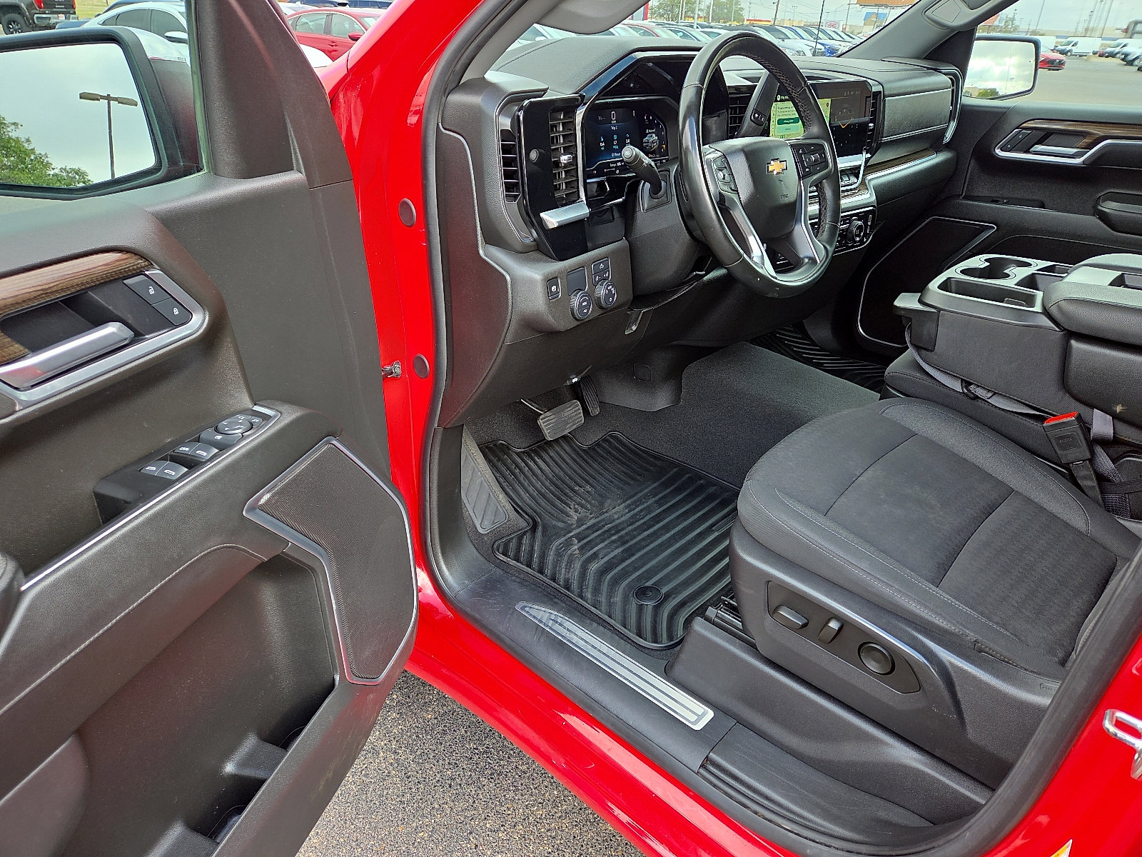 Used 2025 Chevrolet Silverado 1500 LT image 11